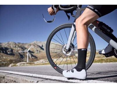 DT SWISS ARC 1100 DICUT disc brake wheel, carbon clincher 38 x 20 mm rim, front click to zoom image